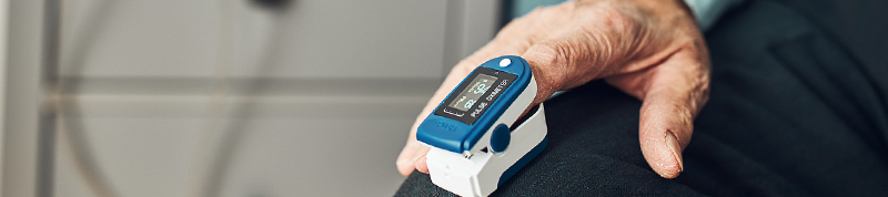 oximeter to measure oxygen in blood